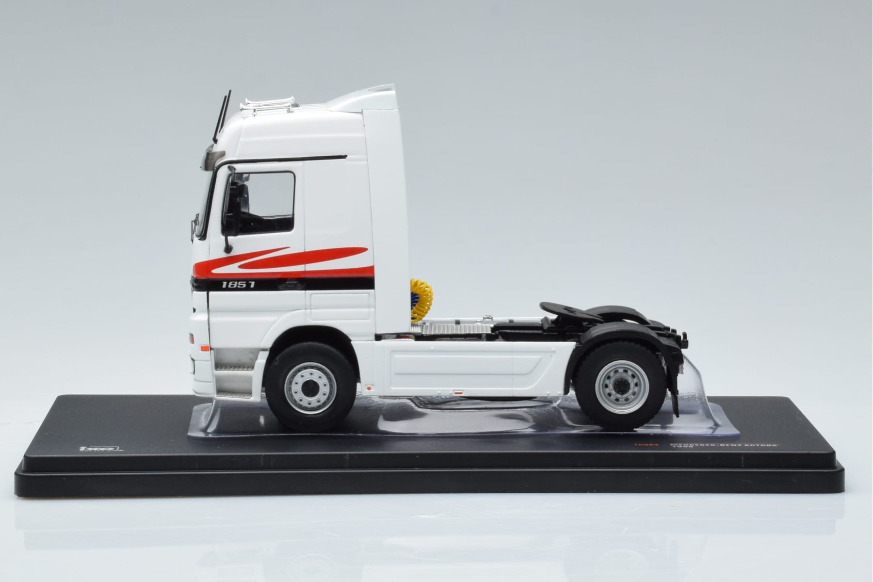 Mercedes Actros MP1 White IXO 1:43 TR064 Diecast - image 3 of 6