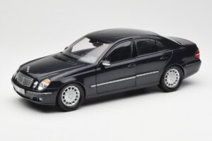 Mercedes E-Class W211 Blue Metallic Kyosho 1:18 B66962147 Diecast