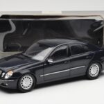 Mercedes E-Class W211 Blue Metallic Kyosho 1:18 B66962147 Diecast - image 8 of 8