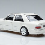 Mercedes E60 AMG W124 White Otto 1:18 B66040640 Resin - image 5 of 6