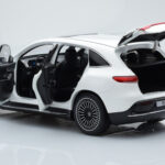 Mercedes EQC 400 Diamond White NZG 1:18 B66963756 Diecast - image 5 of 8