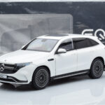Mercedes EQC 400 Diamond White NZG 1:18 B66963756 Diecast - image 8 of 8