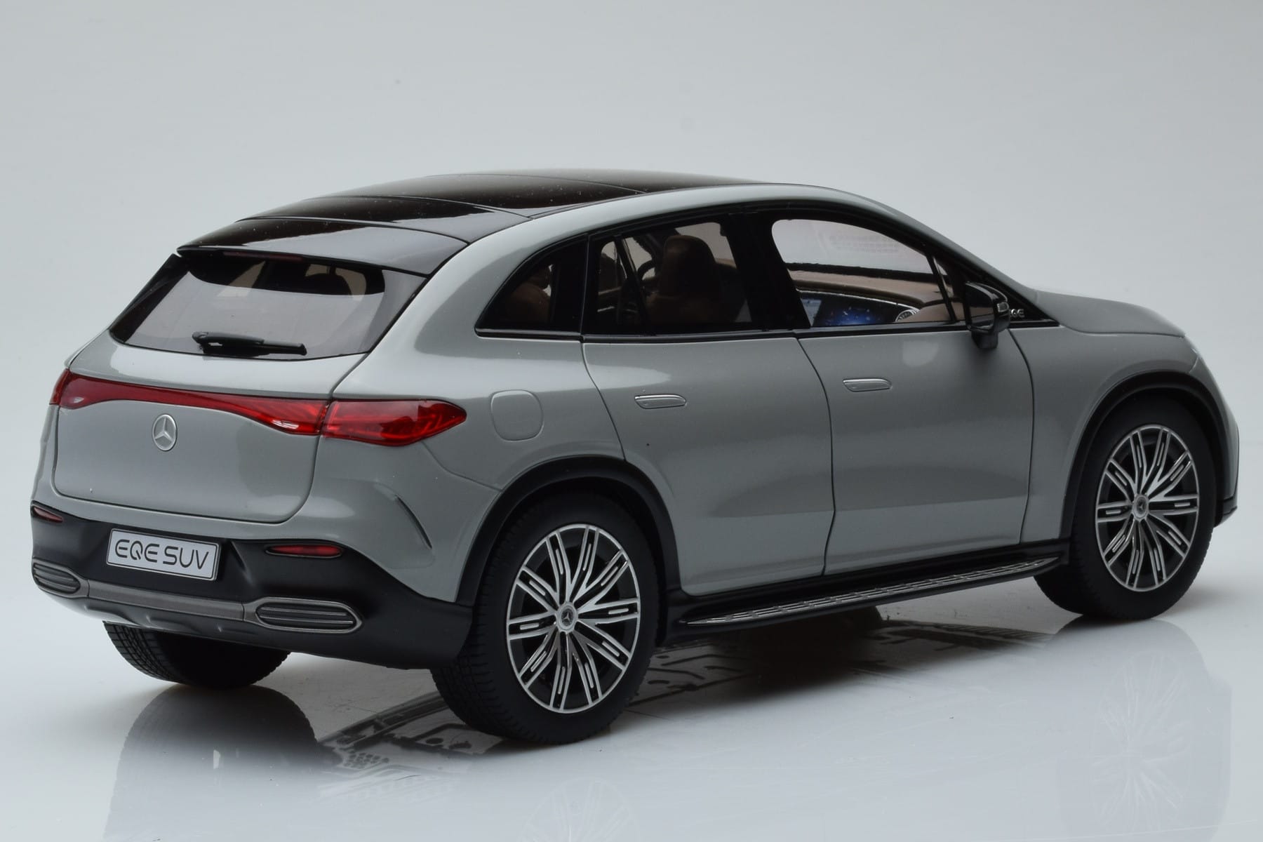 Mercedes EQE SUV X294 AMG Line Alpine Grey NZG 1:18 B66960837 Diecast - image 3 of 8
