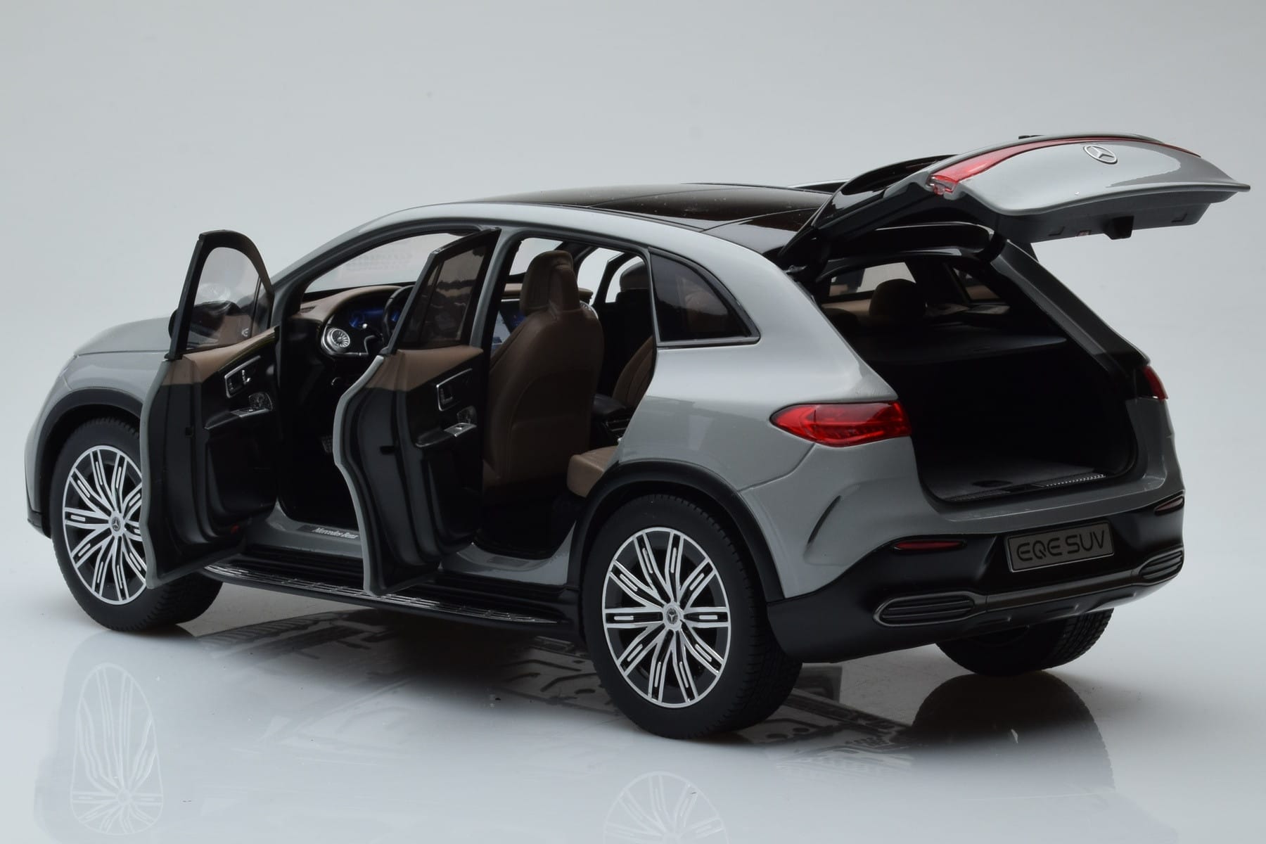 Mercedes EQE SUV X294 AMG Line Alpine Grey NZG 1:18 B66960837 Diecast - image 5 of 8
