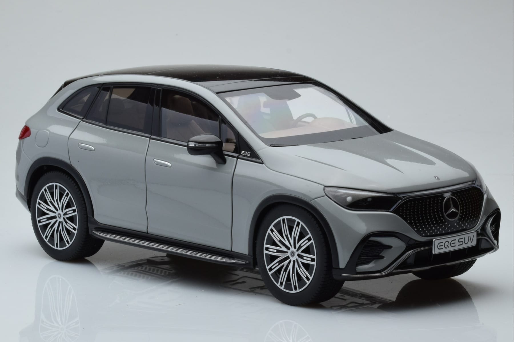 Mercedes EQE SUV X294 AMG Line Alpine Grey NZG 1:18 B66960837 Diecast - image 6 of 8