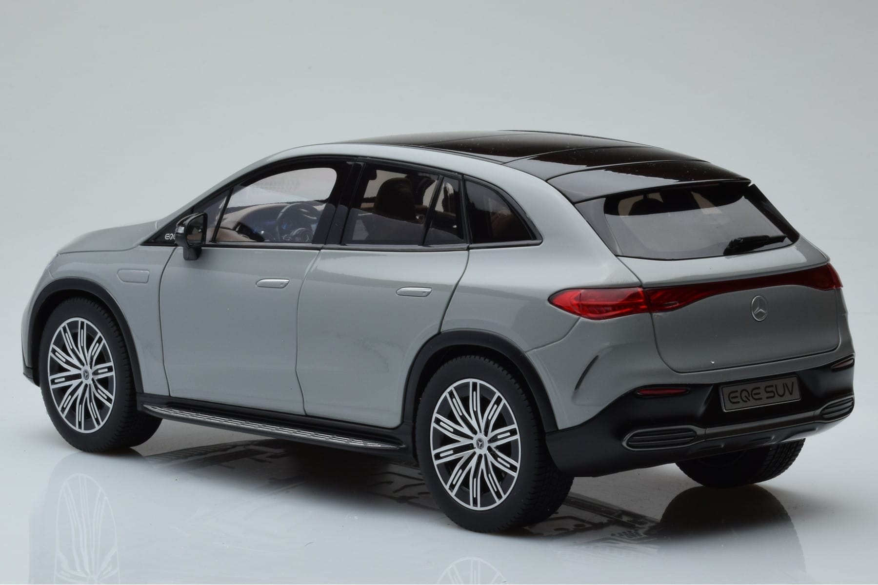 Mercedes EQE SUV X294 AMG Line Alpine Grey NZG 1:18 B66960837 Diecast - image 7 of 8