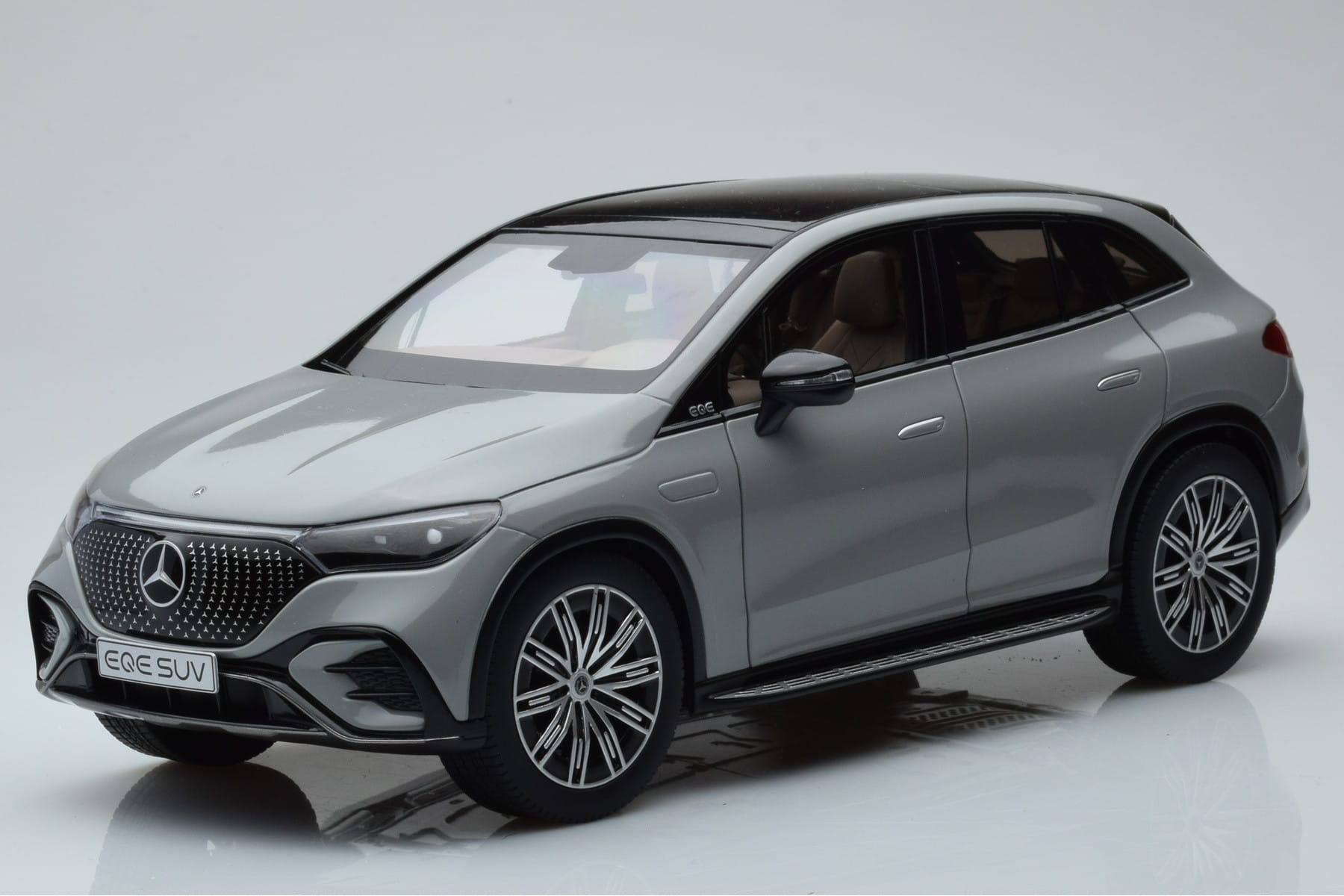 Mercedes EQE SUV X294 AMG Line Alpine Grey NZG 1:18 B66960837 Diecast