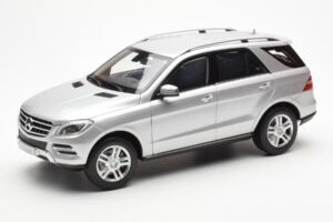Mercedes M-Class W166 Iridium Silver Metallic Minichamps 1:18 B66960064 Diecast