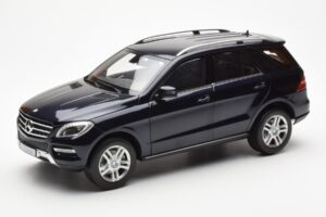 Mercedes M-Class W166 Tansanite Blue Metallic Minichamps 1:18 B66960065 Diecast