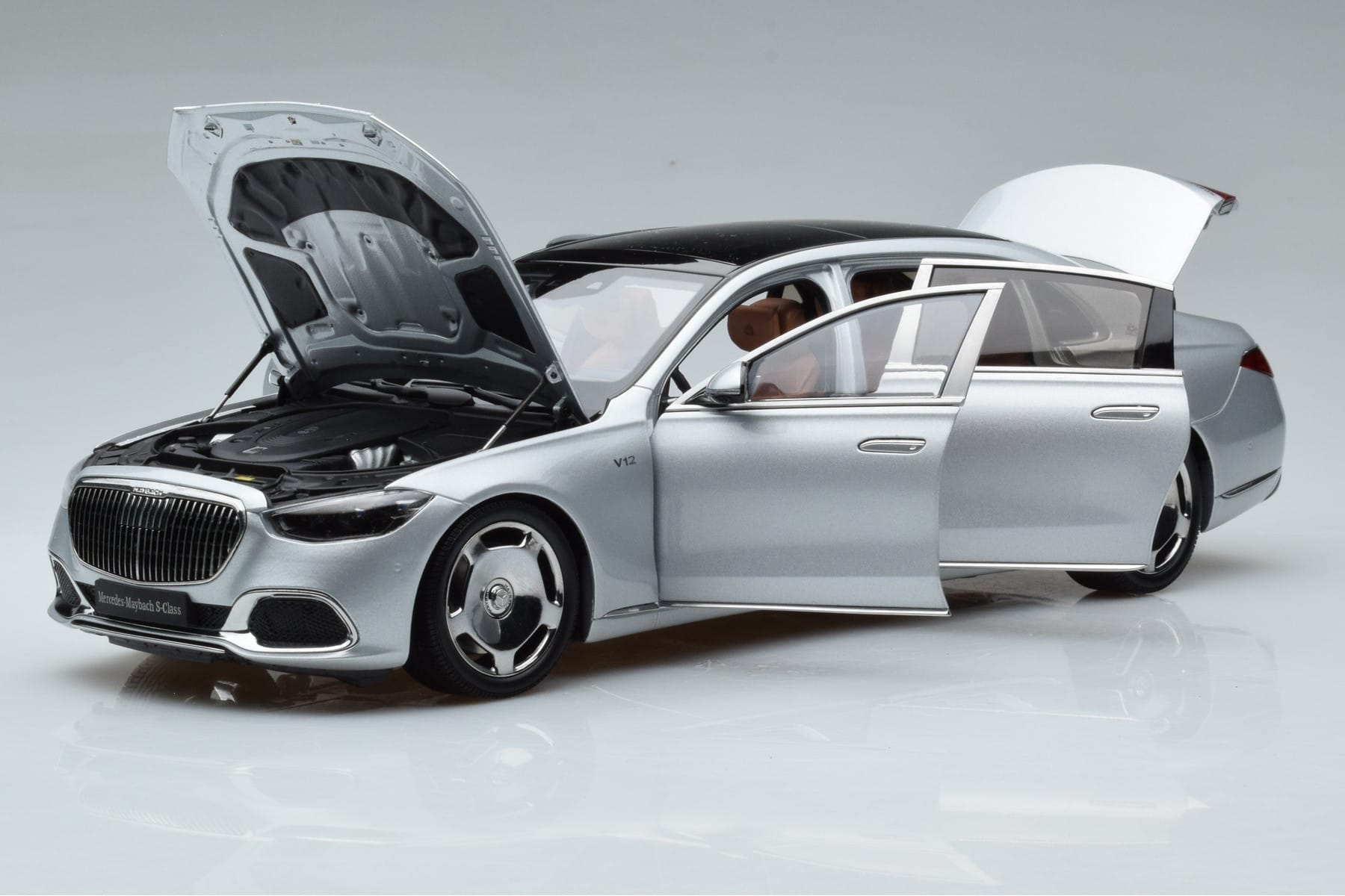 Mercedes Maybach S600 W222 V12 Biturbo Hightech Silver Almost Real 1:18 820118 Diecast - image 2 of 12