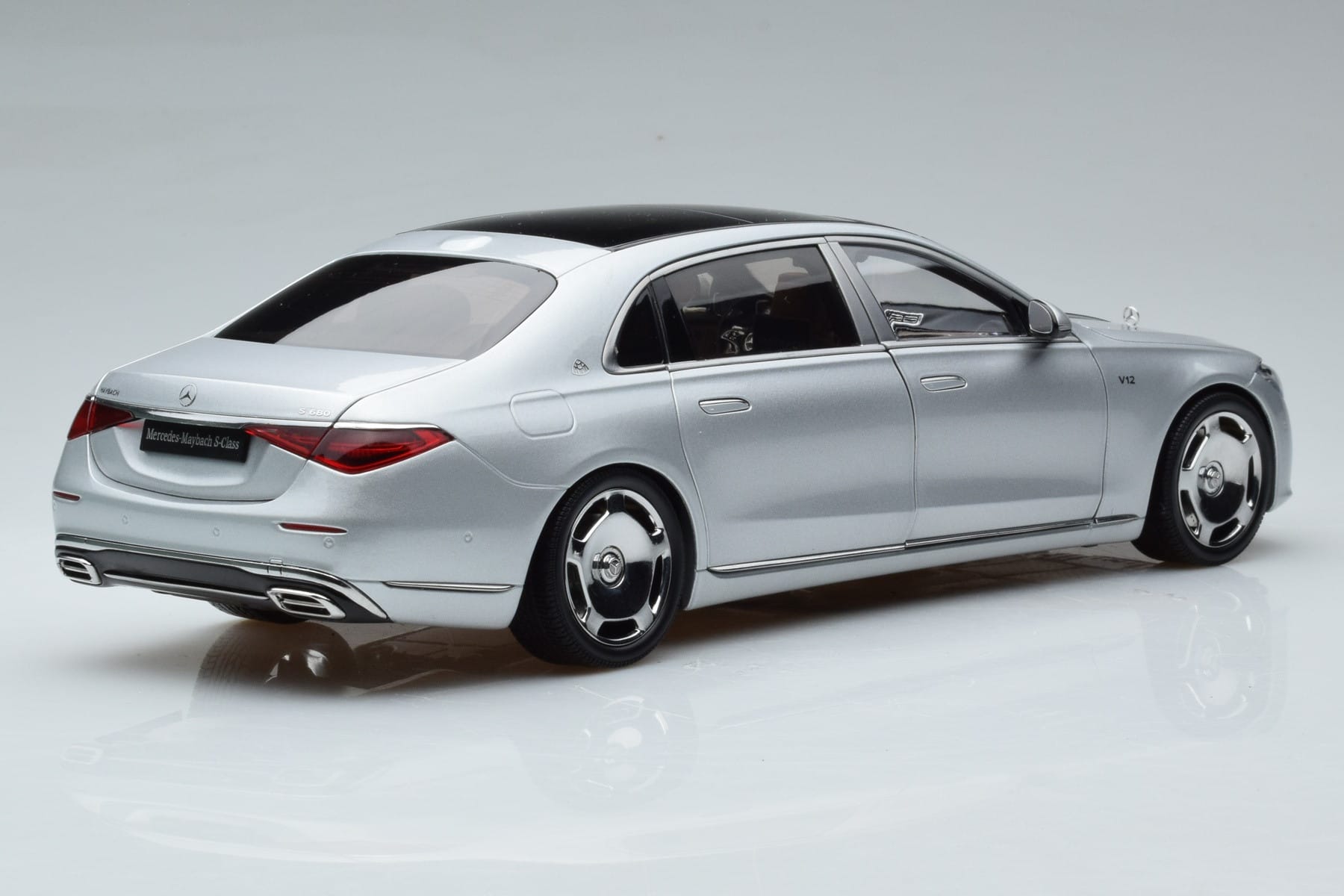 Mercedes Maybach S600 W222 V12 Biturbo Hightech Silver Almost Real 1:18 820118 Diecast - image 3 of 12