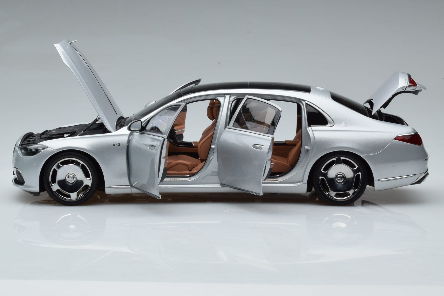 Mercedes Maybach S600 W222 V12 Biturbo Hightech Silver Almost Real 1:18 820118 Diecast - image 4 of 12
