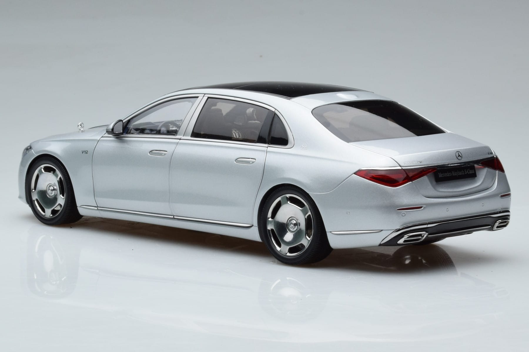 Mercedes Maybach S600 W222 V12 Biturbo Hightech Silver Almost Real 1:18 820118 Diecast - image 7 of 12