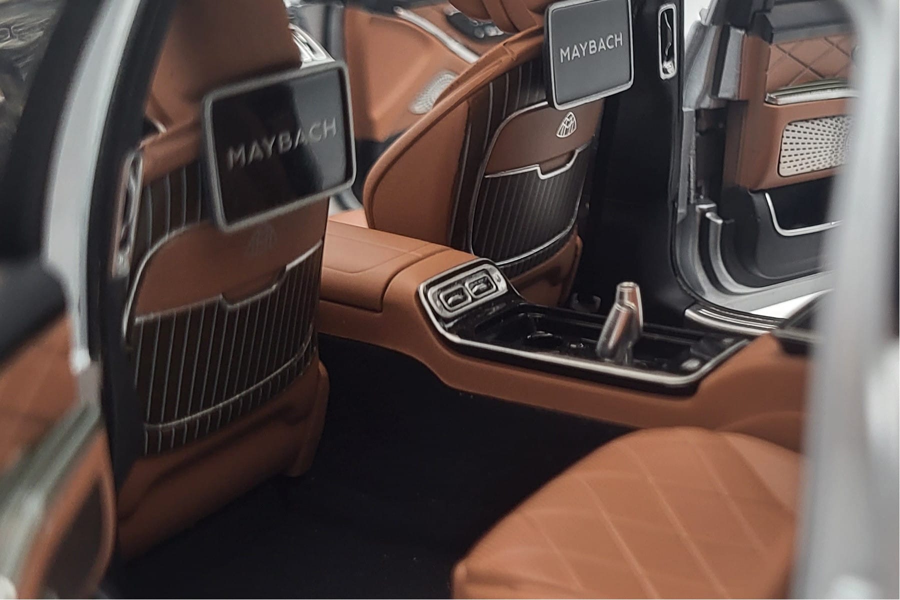 Mercedes Maybach S600 W222 V12 Biturbo Hightech Silver Almost Real 1:18 820118 Diecast - image 9 of 12