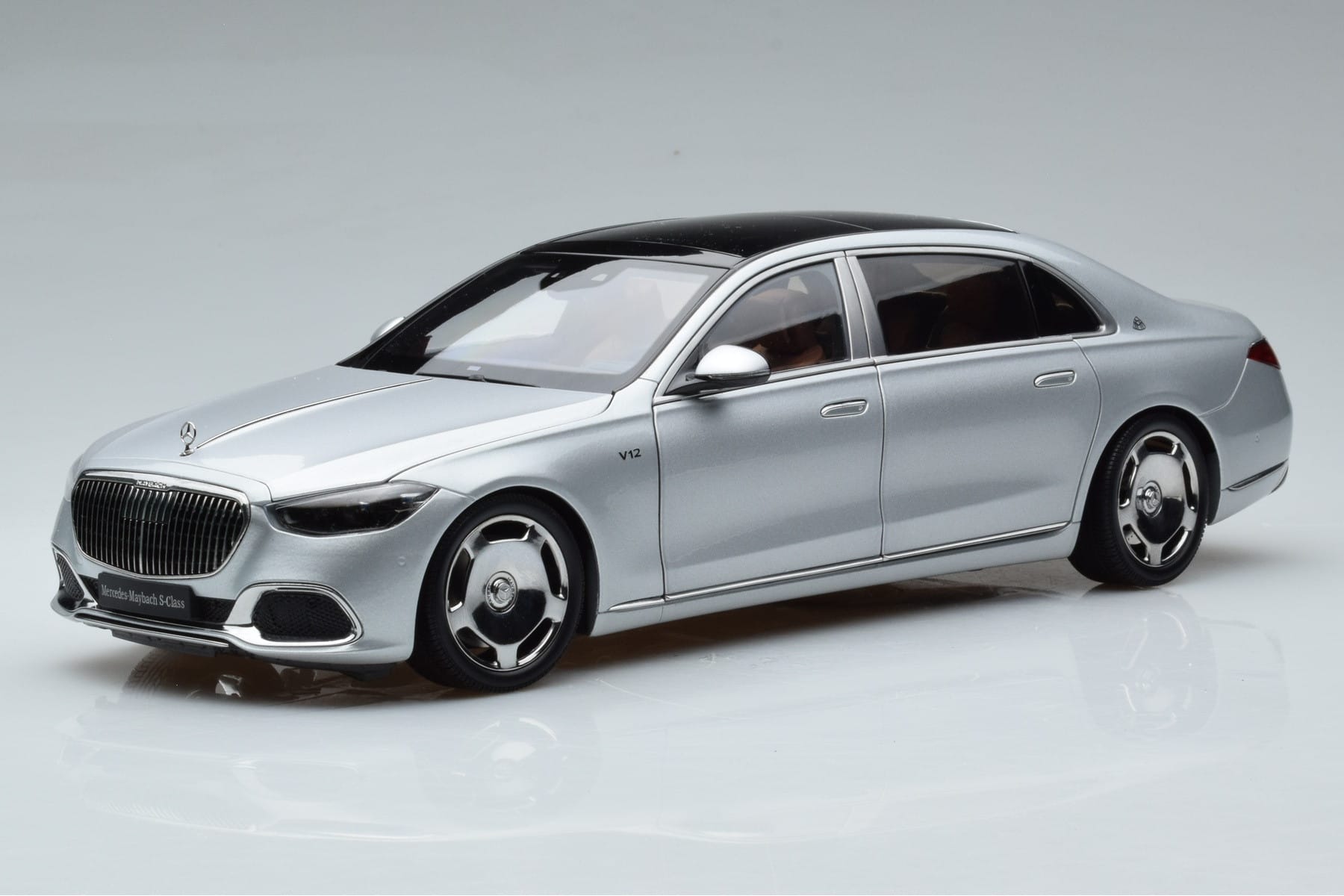 Mercedes Maybach S600 W222 V12 Biturbo Hightech Silver Almost Real 1:18 820118 Diecast