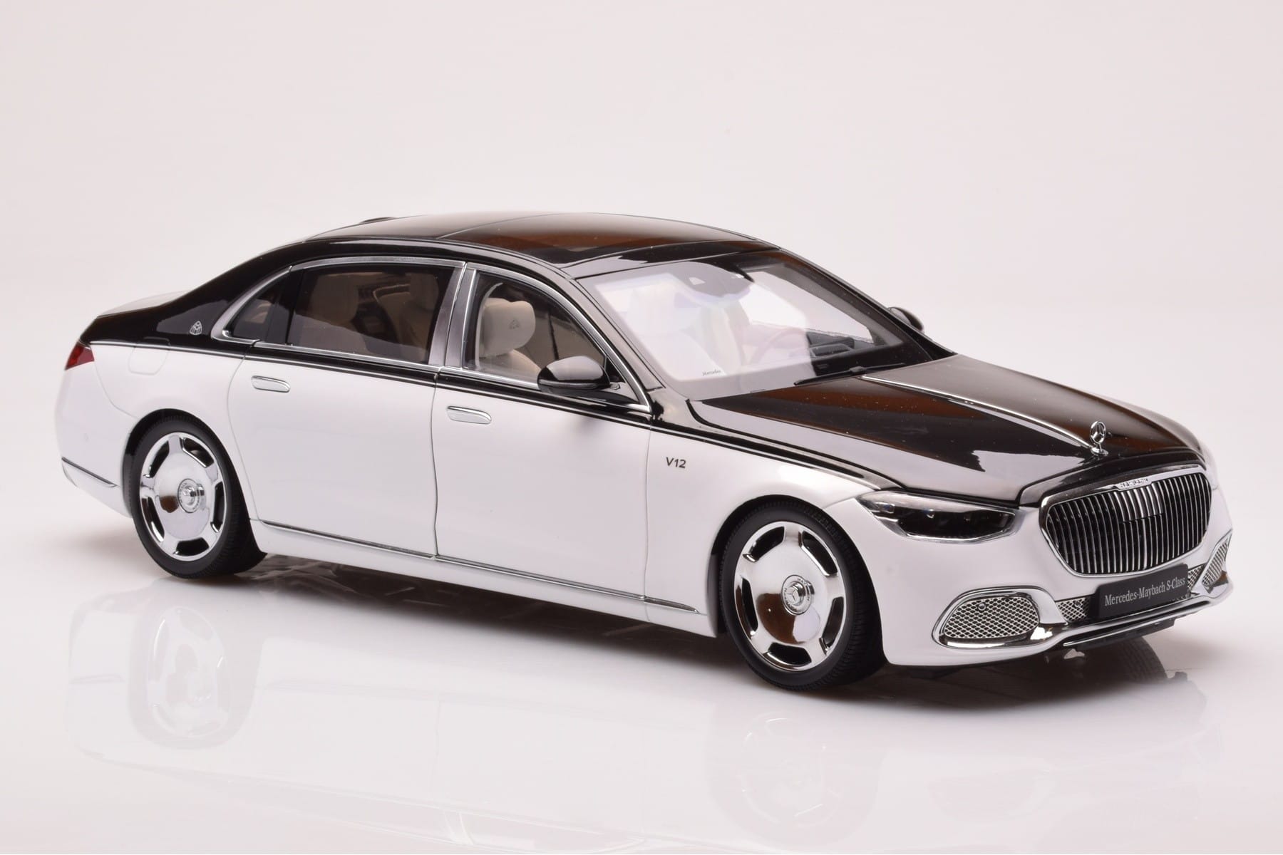 Mercedes Maybach S680 W223 Obsidian Black Diamond White Almost Real 1:18 820121 Diecast - image 5 of 7