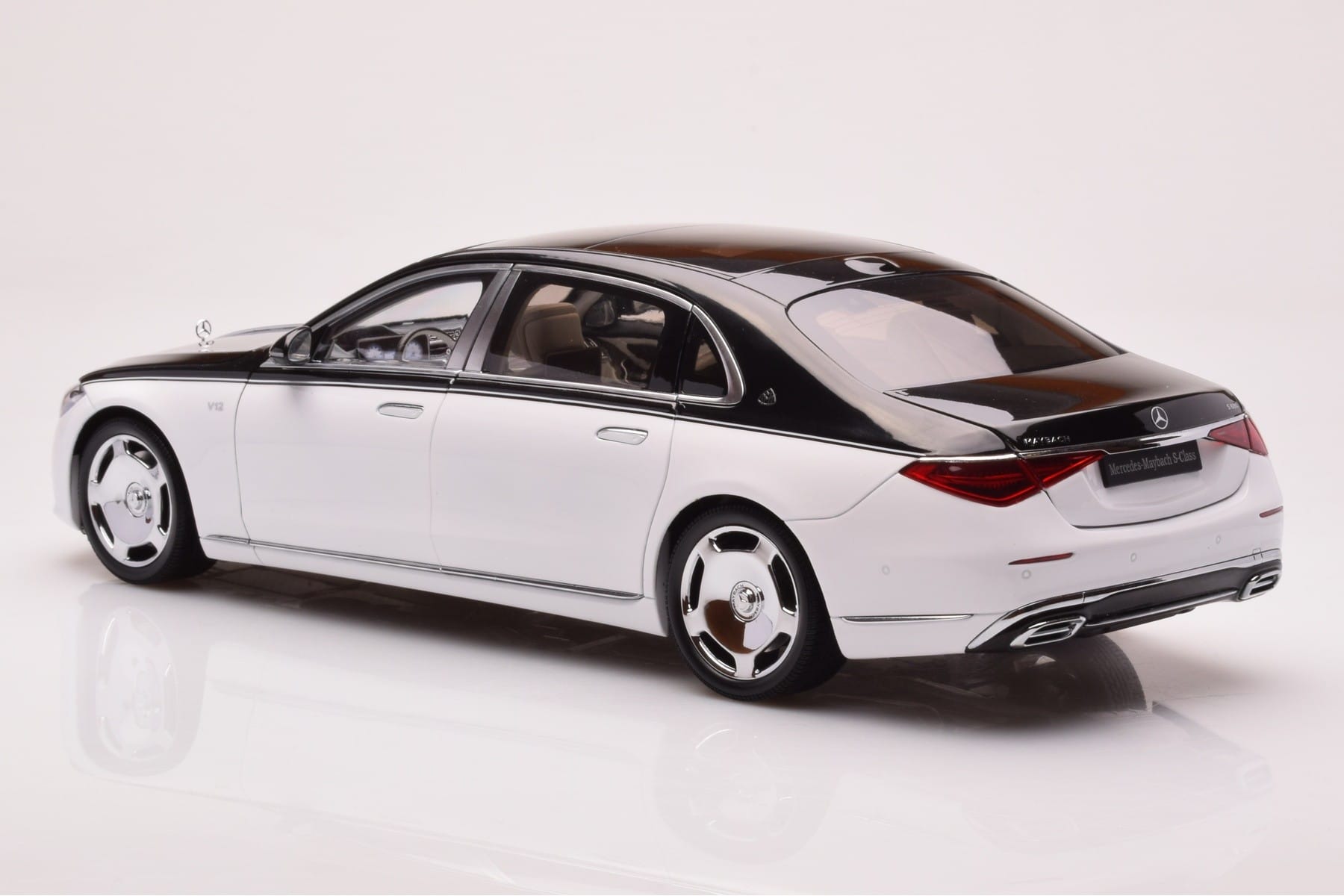 Mercedes Maybach S680 W223 Obsidian Black Diamond White Almost Real 1:18 820121 Diecast - image 6 of 7