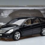 Mercedes R-Class W251 Obsidian Black Minichamps 1:18 B66962325 Diecast - image 7 of 7