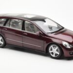 Mercedes R-Class W251 Red Metallic Minichamps 1:18 150034602 Diecast - image 6 of 8