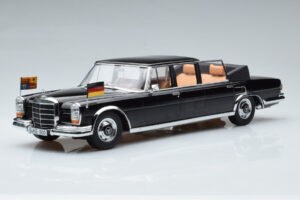 Mercedes 600 Pullman W100 Landaulet Queen Elizabeth II KK-Scale 1:18 KKDC181185 Diecast