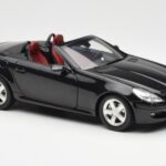 Mercedes SLK R171 Obsidian Black Metallic Minichamps 1:18 B66962319 Diecast - image 7 of 9