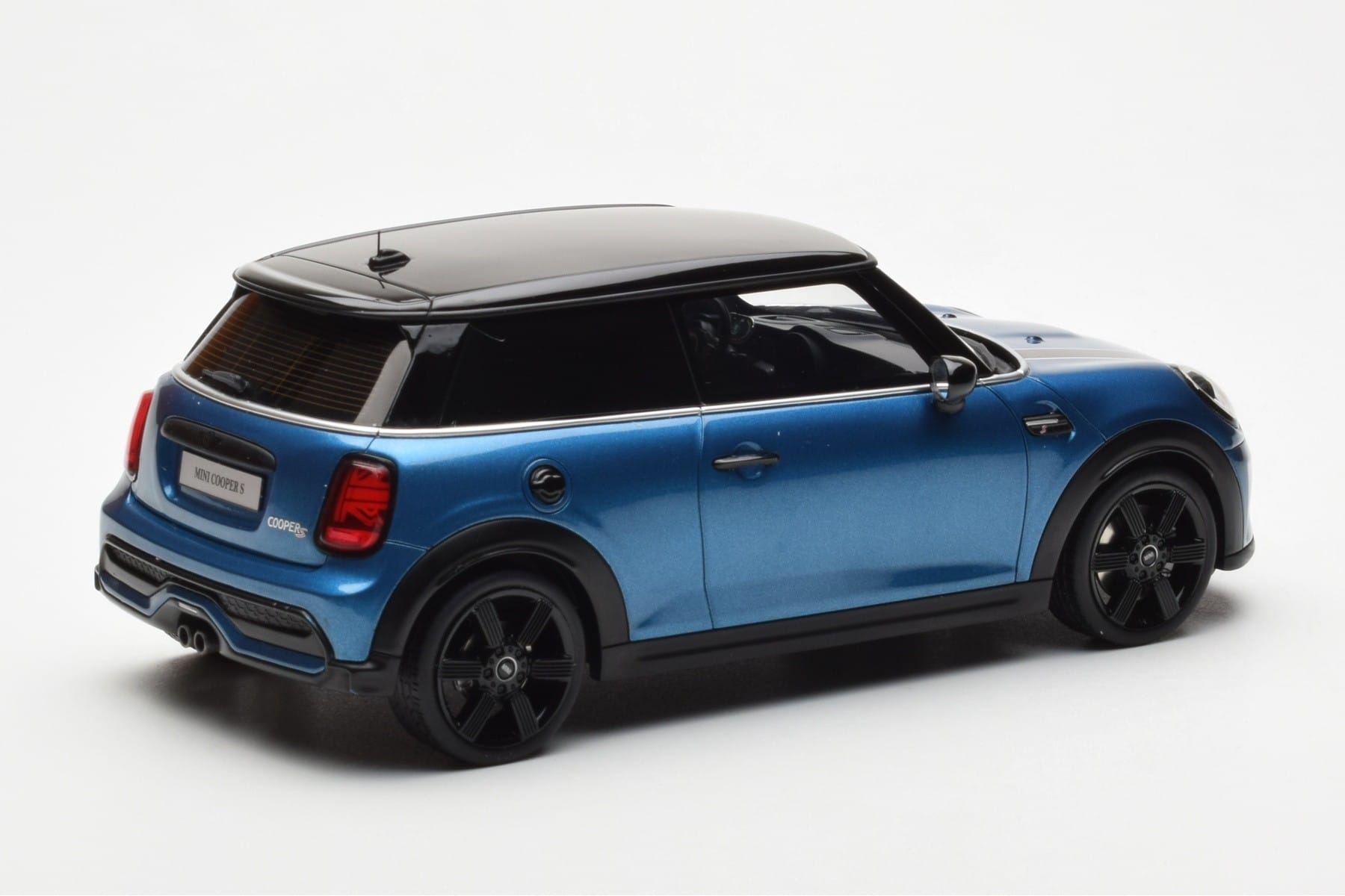 Mini Cooper S F56 Island Blue Otto 1:18 OT982 Resin - image 2 of 6