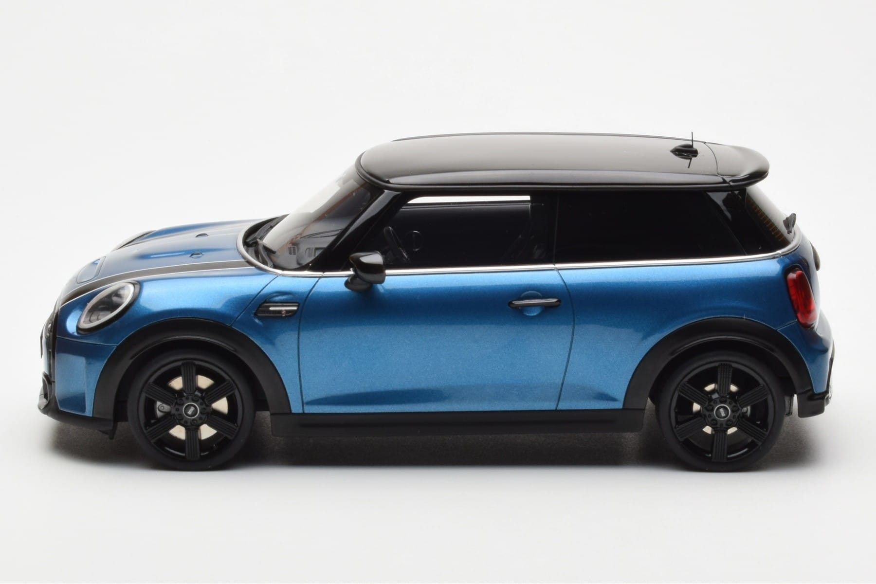 Mini Cooper S F56 Island Blue Otto 1:18 OT982 Resin - image 3 of 6