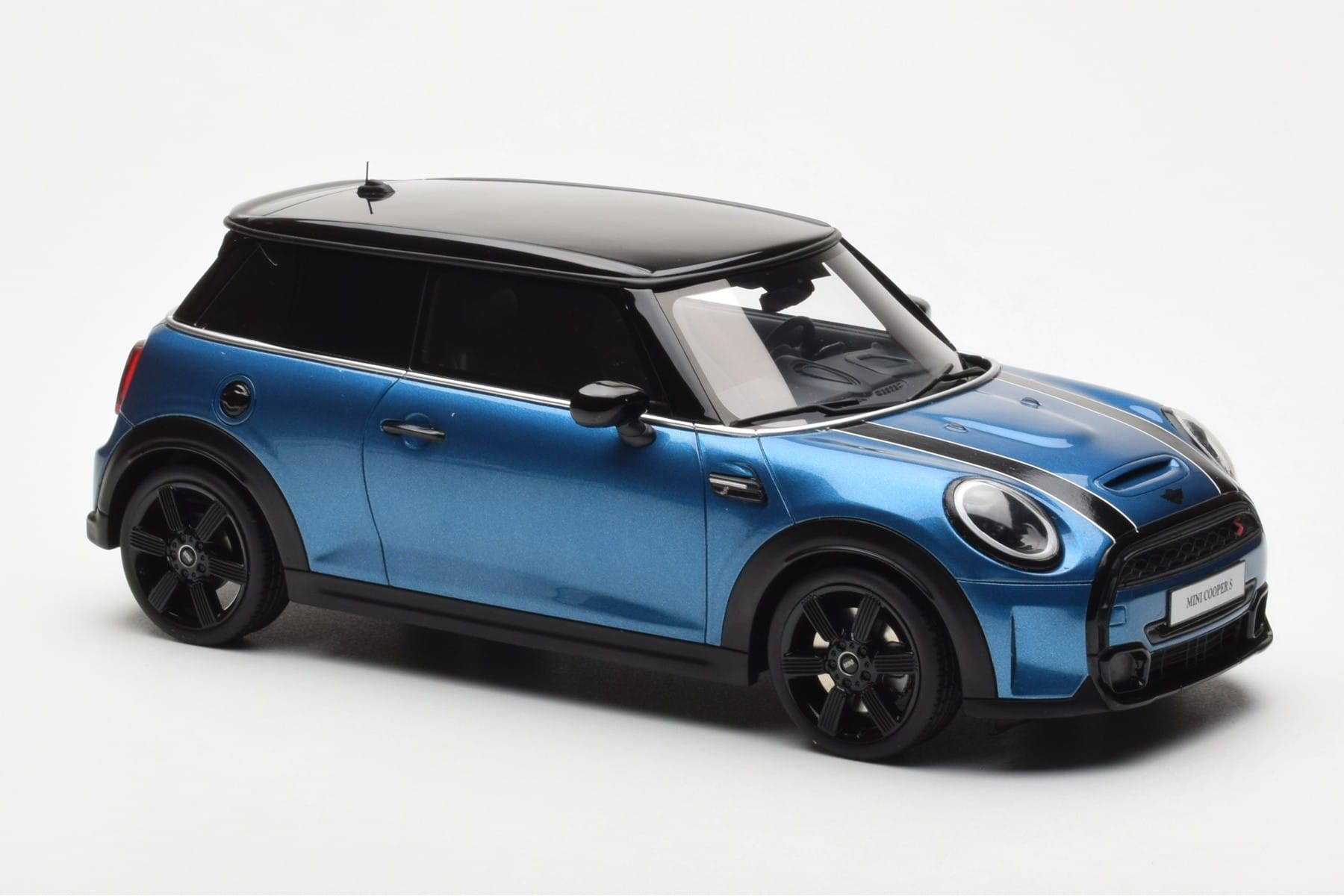 Mini Cooper S F56 Island Blue Otto 1:18 OT982 Resin - image 4 of 6
