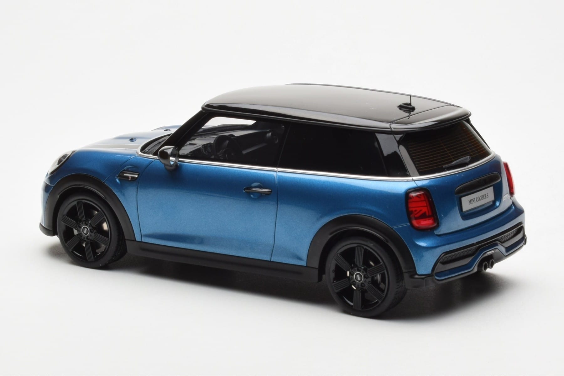 Mini Cooper S F56 Island Blue Otto 1:18 OT982 Resin - image 5 of 6