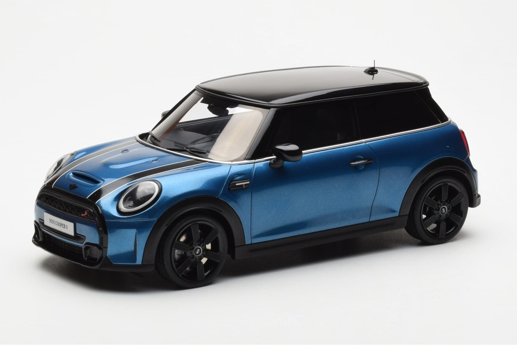 Mini Cooper S F56 Island Blue Otto 1:18 OT982 Resin