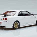 Nissan Skyline GT-R R34 Nismo Z-Tune White MotorHelix 1:18 M83407 Diecast - image 3 of 11