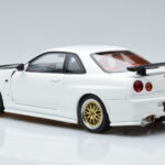 Nissan Skyline GT-R R34 Nismo Z-Tune White MotorHelix 1:18 M83407 Diecast - image 7 of 11