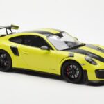 Porsche 911 991.2 GT2 RS Light Green With Black Magnesium Wheels Minichamps 1:18 155068300 Diecast - image 4 of 6