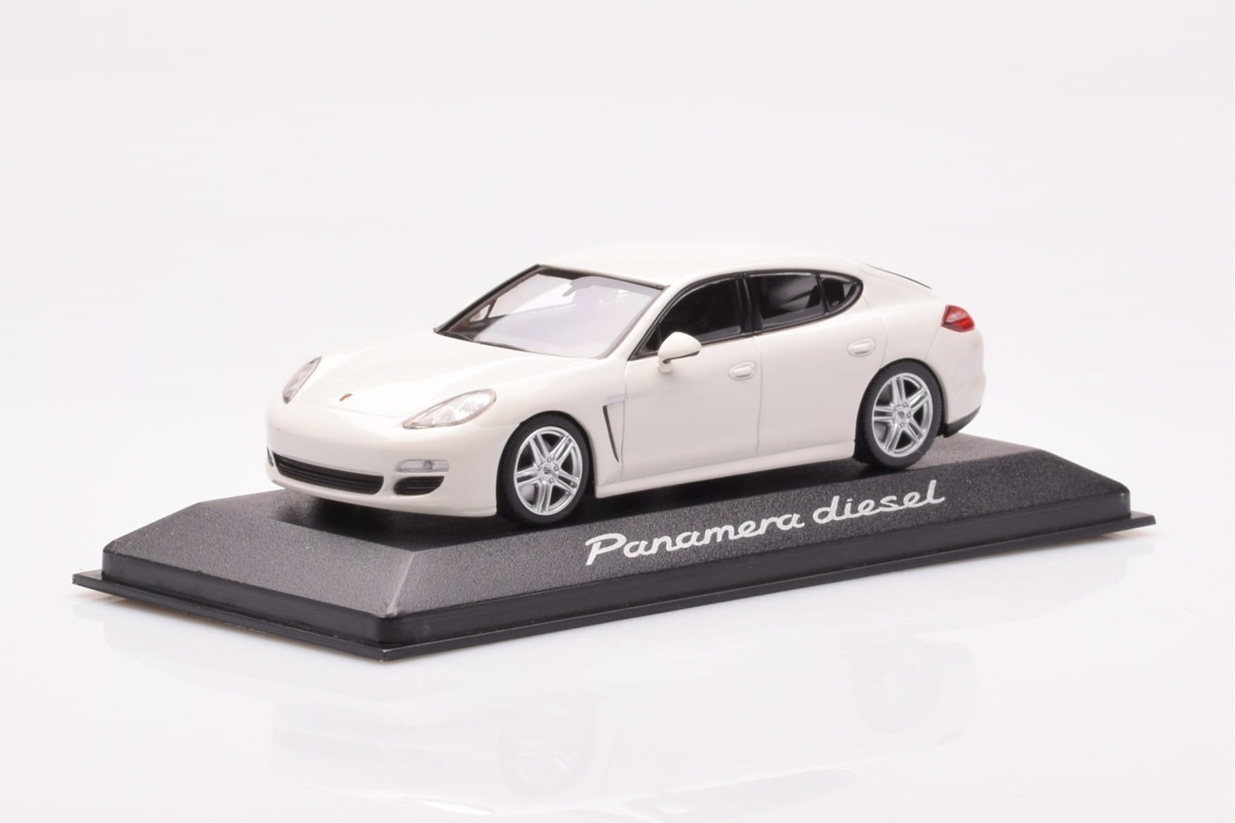 Porsche Panamera 970 Diesel Carrara White Minichamps 1:43 WAP0200090C Diecast - image 2 of 4