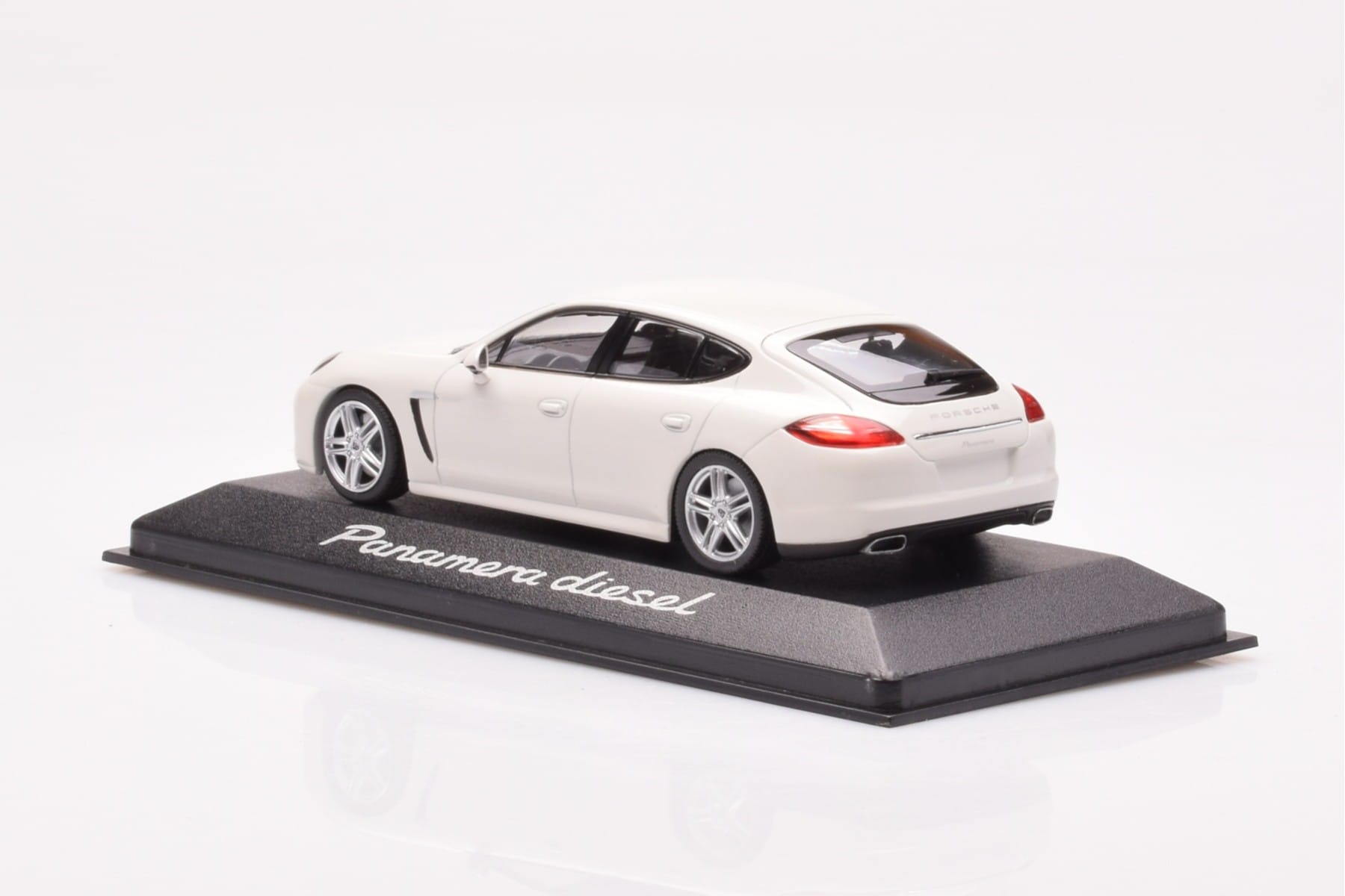 Porsche Panamera 970 Diesel Carrara White Minichamps 1:43 WAP0200090C Diecast - image 3 of 4