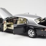 Rolls-Royce Phantom VII EWB Black and Silver Kyosho 1:18 08841BKS Diecast - image 5 of 8