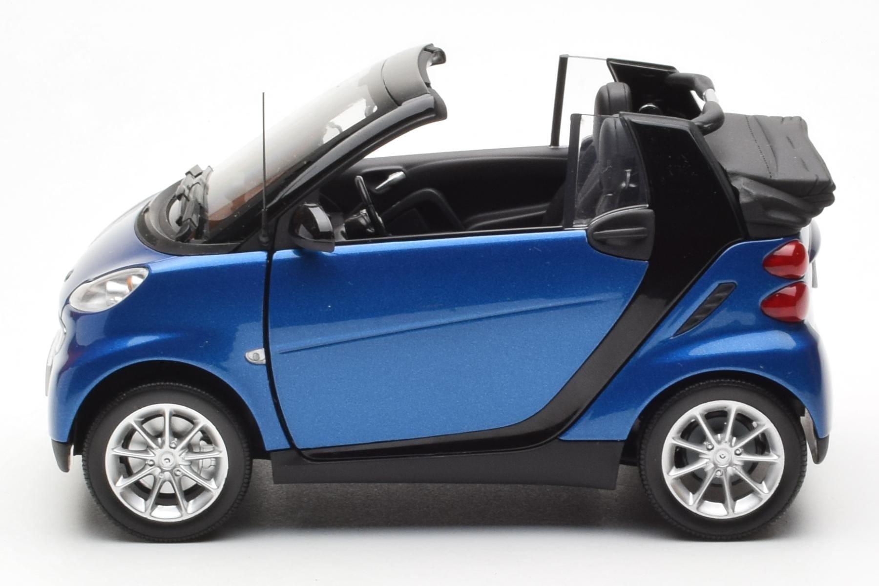 Smart Fortwo 451 Cabrio Blue & Black Minichamps 1:18 150036330 Diecast - image 4 of 8