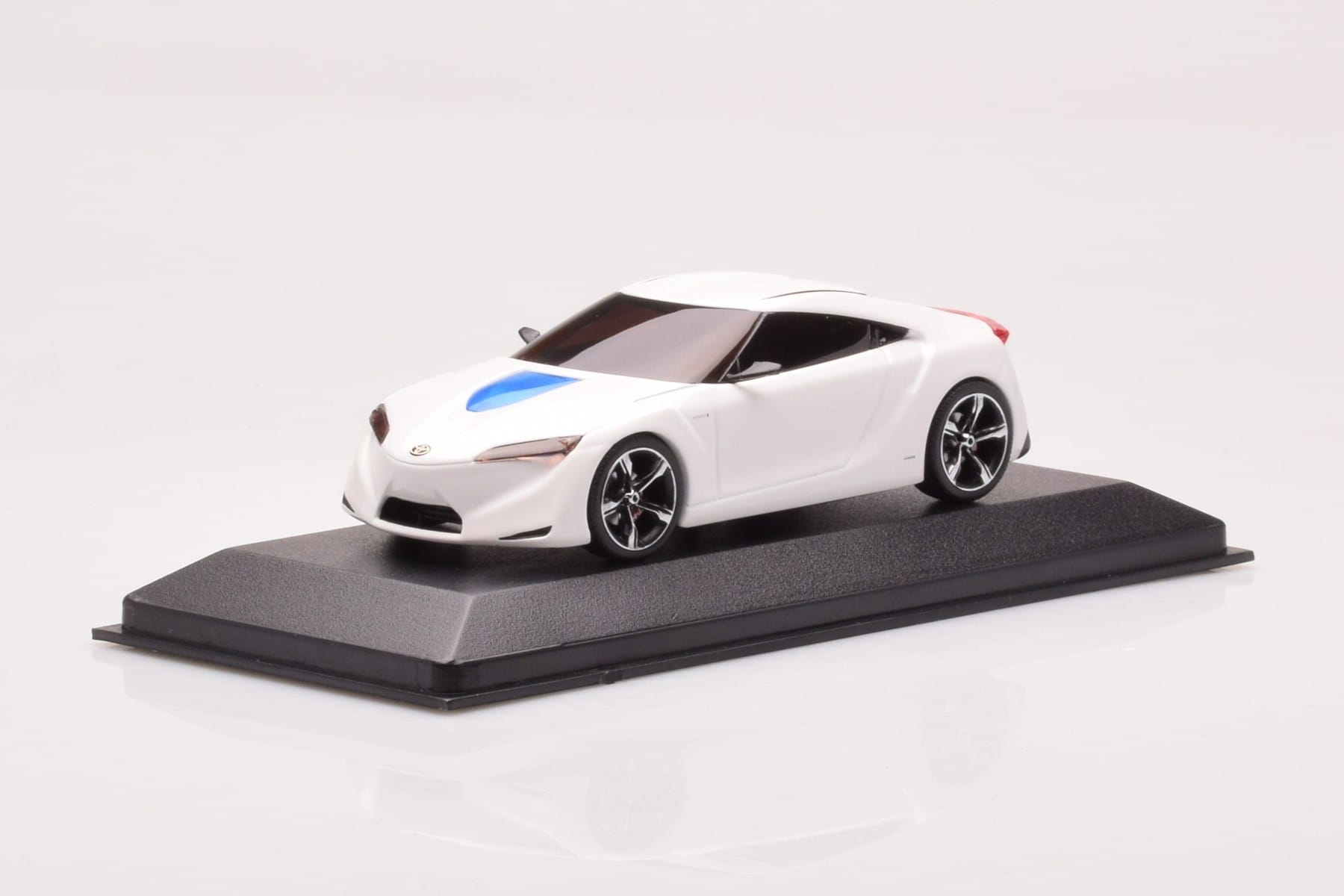 Toyota FT-HS White Minichamps 1:43 400166720 Diecast - image 2 of 4