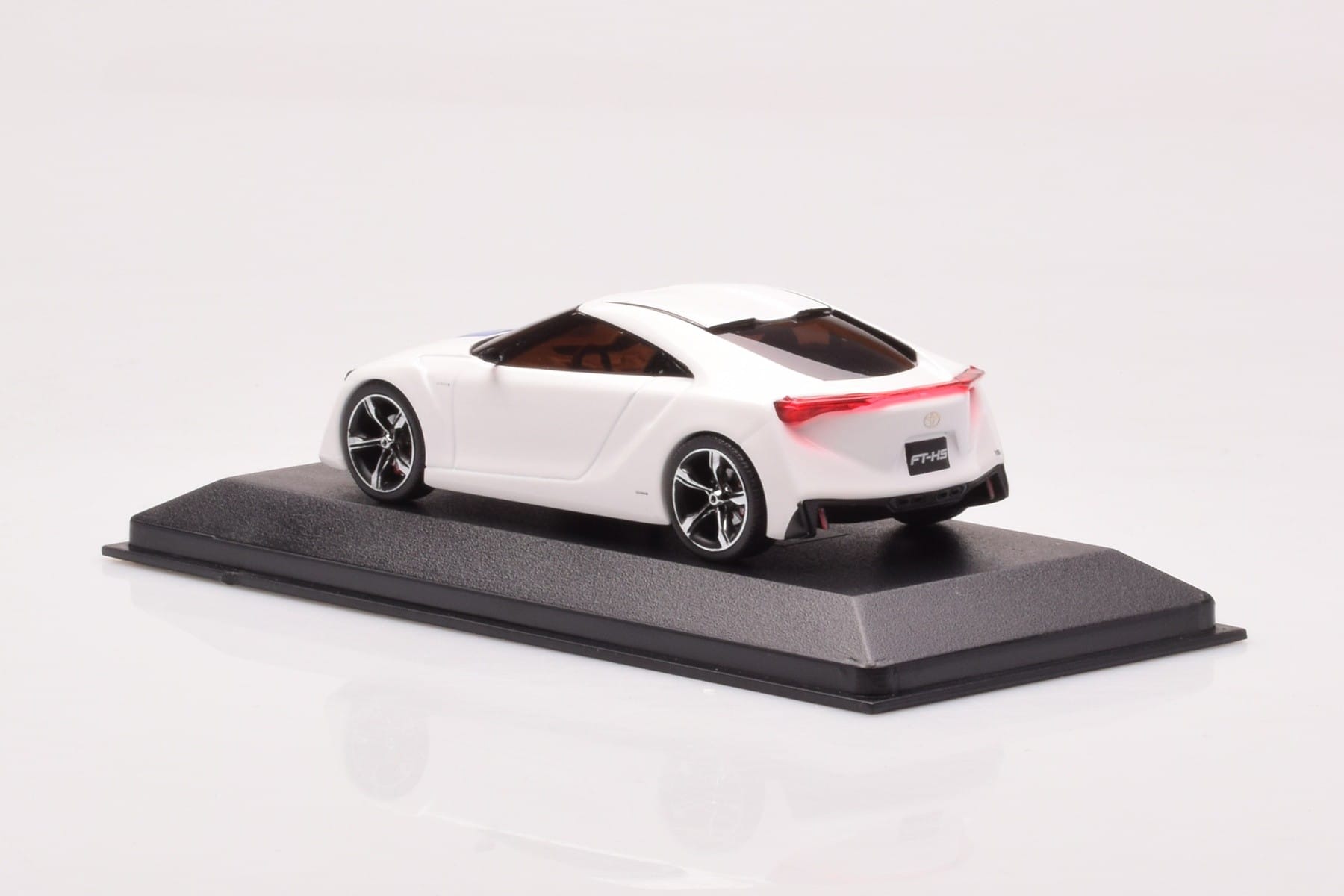 Toyota FT-HS White Minichamps 1:43 400166720 Diecast - image 3 of 4