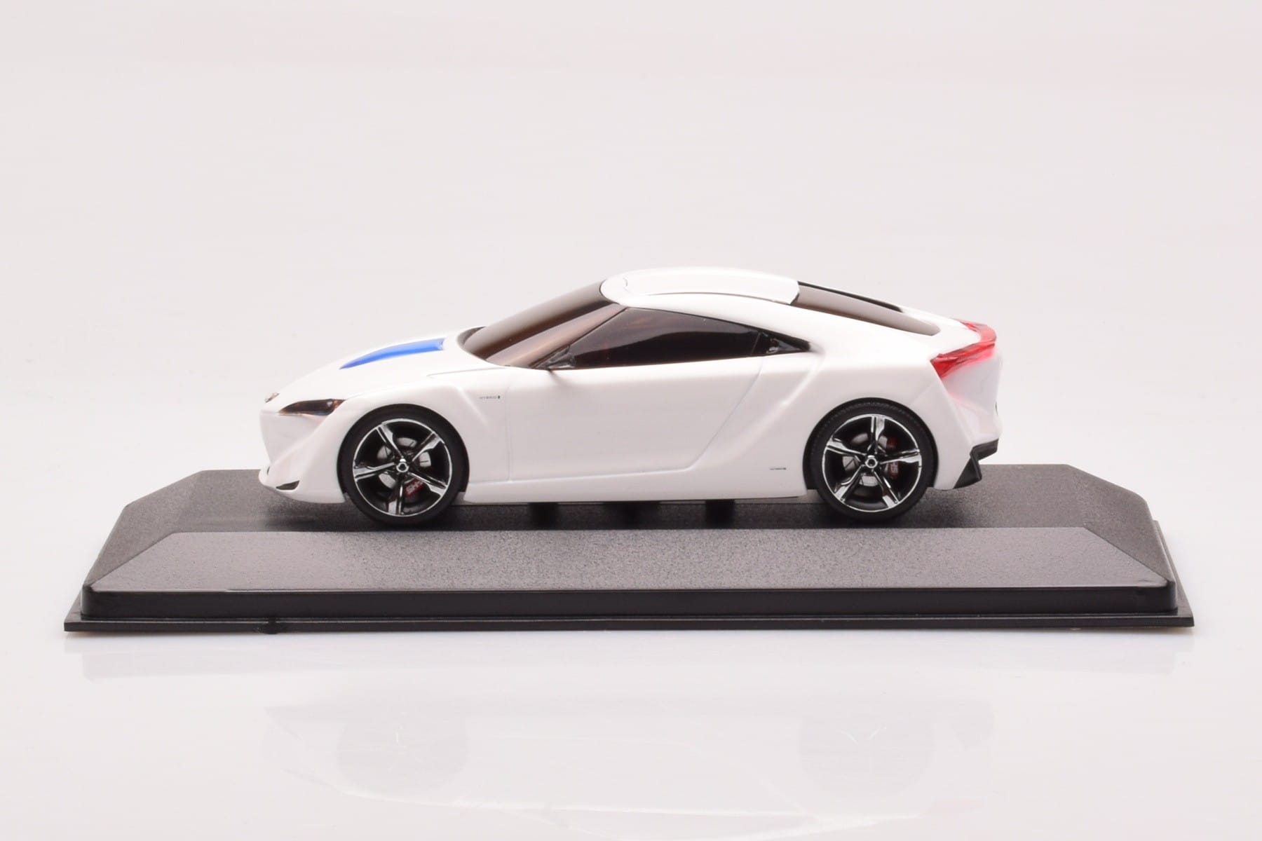 Toyota FT-HS White Minichamps 1:43 400166720 Diecast