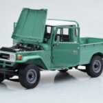 Toyota Land Cruiser 40 4x4 Pickup Green Kyosho 1:18 08958FG Diecast - image 2 of 8