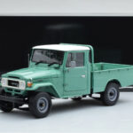 Toyota Land Cruiser 40 4x4 Pickup Green Kyosho 1:18 08958FG Diecast - image 8 of 8