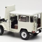 Toyota Land Cruiser FJ40 Van White Kyosho 1:18 08971W Diecast - image 5 of 8