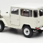 Toyota Land Cruiser FJ40 Van White Kyosho 1:18 08971W Diecast - image 7 of 8