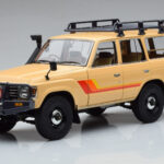 Toyota Land Cruiser 60 Beige With Optional Parts Kyosho 1:18 08956XBE Diecast