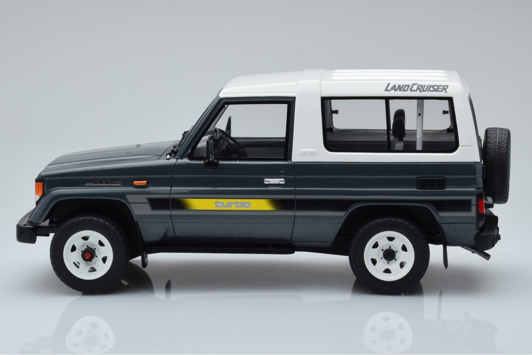 Toyota Land Cruiser LJ73 Grey Otto 1:18 OT437 Resin - image 3 of 6