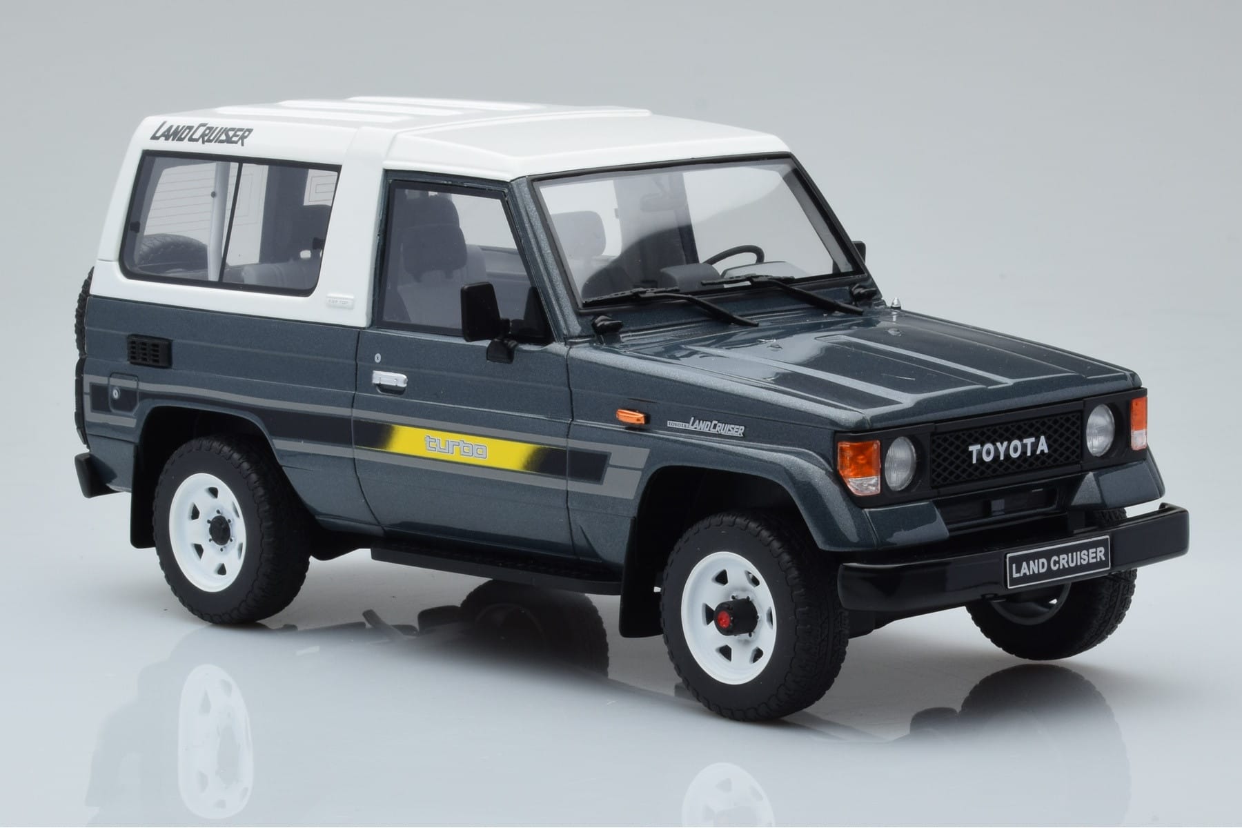 Toyota Land Cruiser LJ73 Grey Otto 1:18 OT437 Resin - image 4 of 6