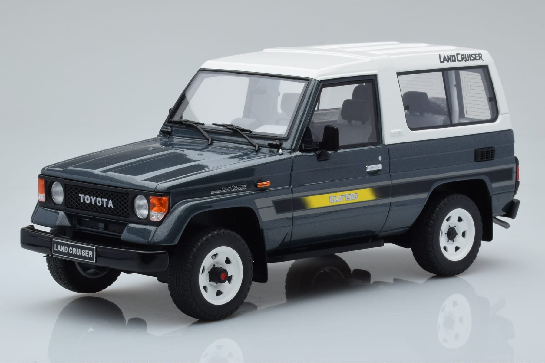 Toyota Land Cruiser LJ73 Grey Otto 1:18 OT437 Resin