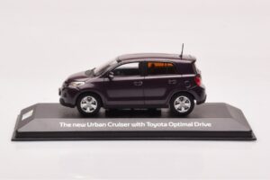 Toyota Urban Cruiser Purple Metallic Minichamps 1:43 403166963 Diecast