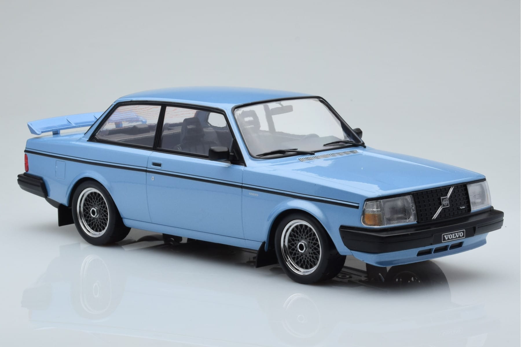 Volvo 240 Turbo Light Blue IXO 1:18 18MCC090 Diecast - image 4 of 6